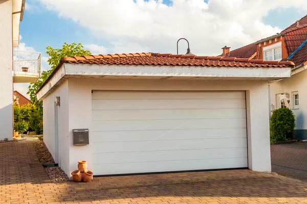 Flexibility of detached garages.)