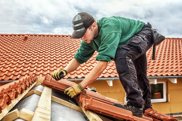Get free quotes for gutter and roof replacement in Quebec.
