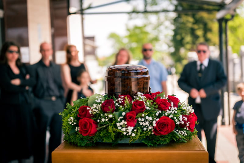 The costs of cremation and burial in Quebec.