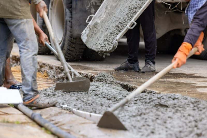 CONCRETE DRIVEWAY CONTRACTOR AT WORK