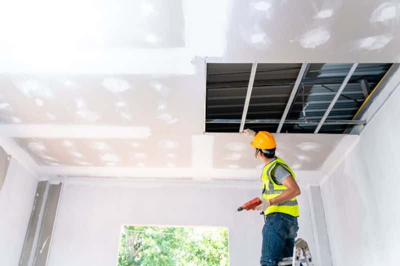 Choosing between drywall and plaster for walls