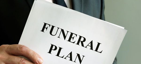 Carefully-compare-pros-and-cons-of-final-expense-insurance-vs.-funeral-plans