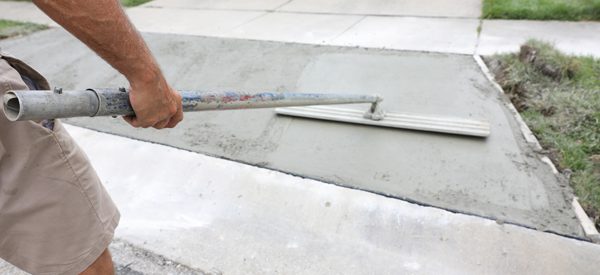 Compare-asphalt-and-concrete-to-choose-the-best-material-for-your-driveway