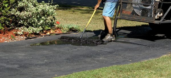 Seal,-resurface,-or-replace-an-asphalt-driveway-with-reputable-paving-contractors